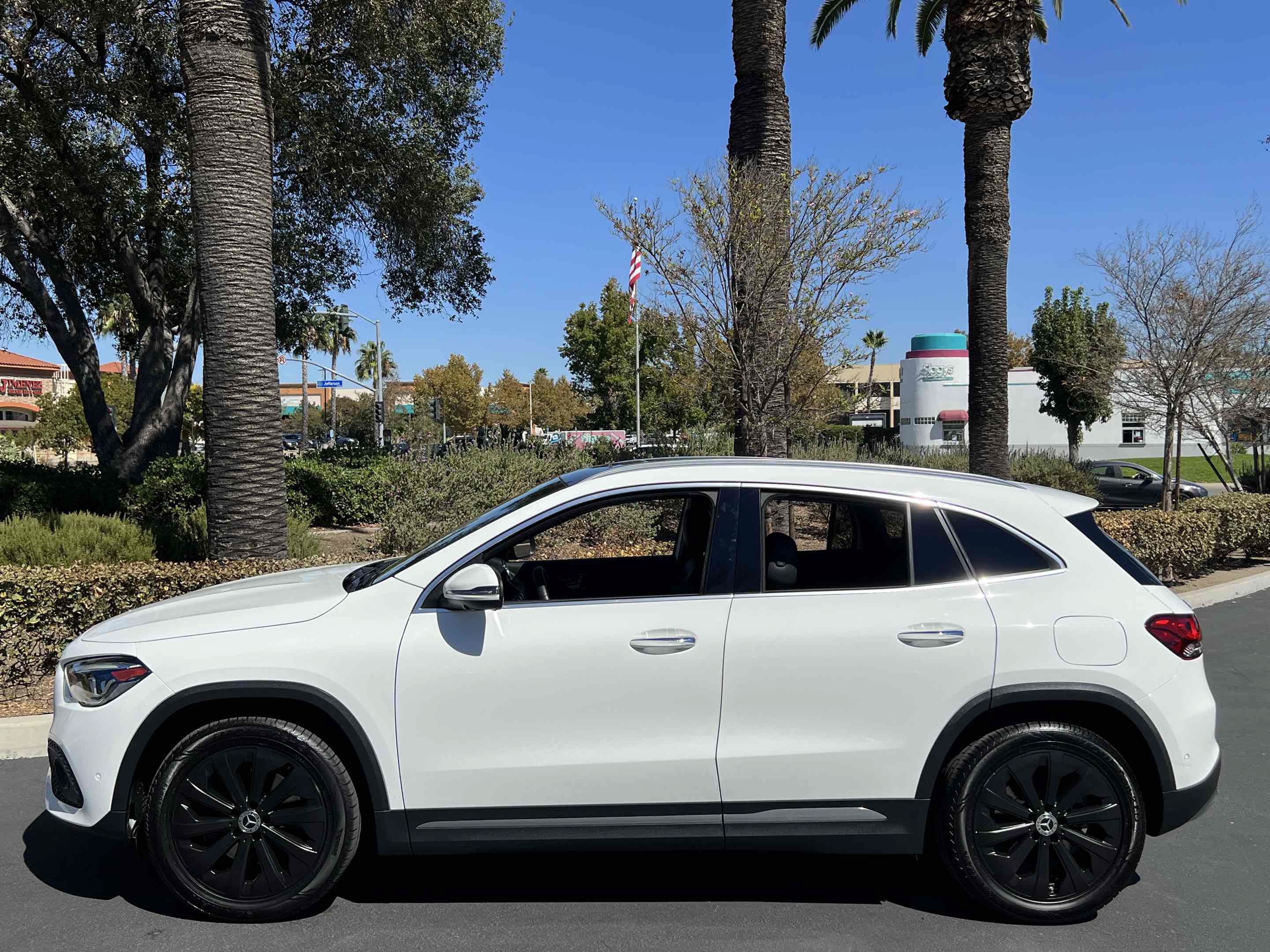 Used 2021 Mercedes-Benz GLA 250 4MATIC w/ Premium Package image 20