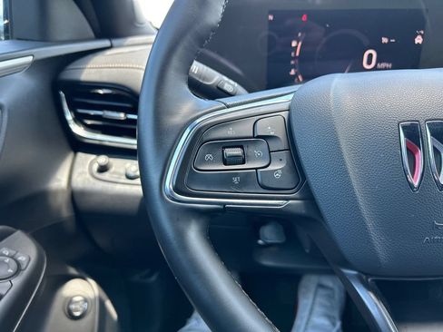 Certified 2025 Buick Envista Avenir FWD image 22