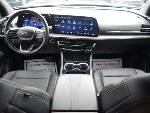 Used 2024 Chevrolet Traverse LT w/ Trailering Package FWD image 19