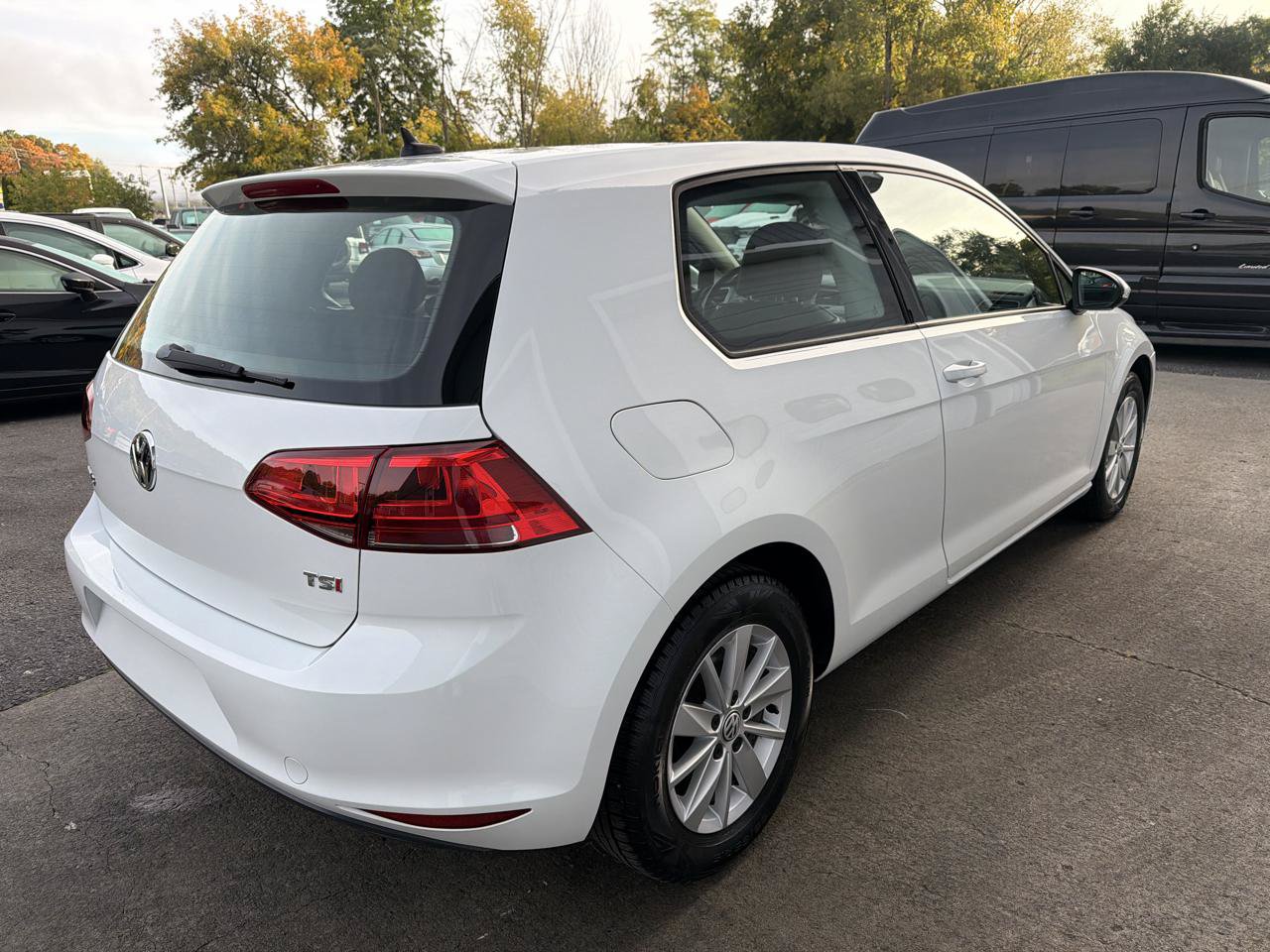 Used 2015 Volkswagen Golf S FWD image 4