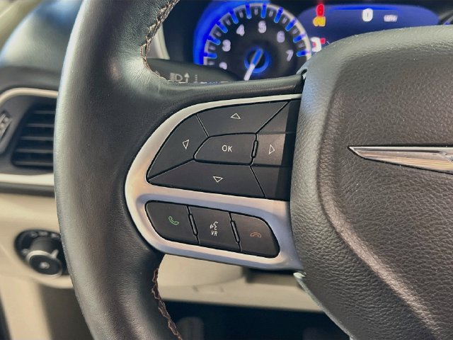 Used 2020 Chrysler Pacifica Touring-L Plus FWD image 17