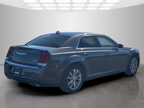 Certified 2022 Chrysler 300 Touring image 7