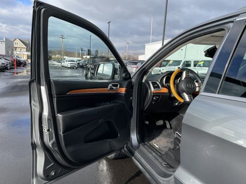 Used 2013 Jeep Grand Cherokee Overland image 33