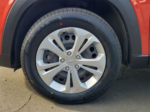 Used 2024 Chevrolet Trax LS image 29