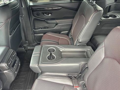 Used 2025 Honda Pilot Black Edition image 19