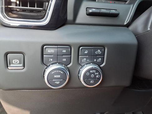 Used 2024 GMC Sierra 1500 Denali w/ Denali Reserve Package AWD/4WD image 8