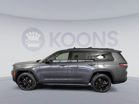 Used 2022 Jeep Grand Cherokee L Laredo image 2