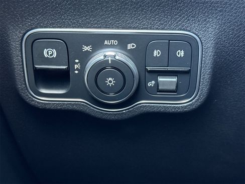 New 2025 Mercedes-Benz GLB 250 4MATIC image 30