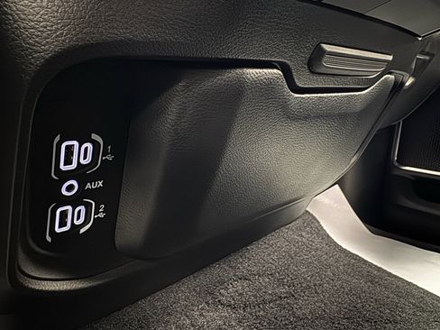 Used 2025 RAM 1500 Laramie AWD/4WD image 29