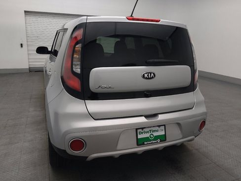 Used 2019 Kia Soul + image 6