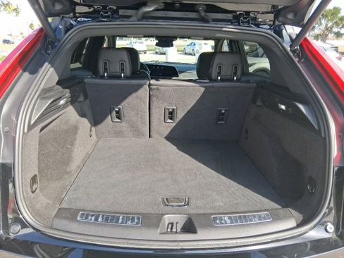 Used 2025 Cadillac XT4 Premium Luxury image 6