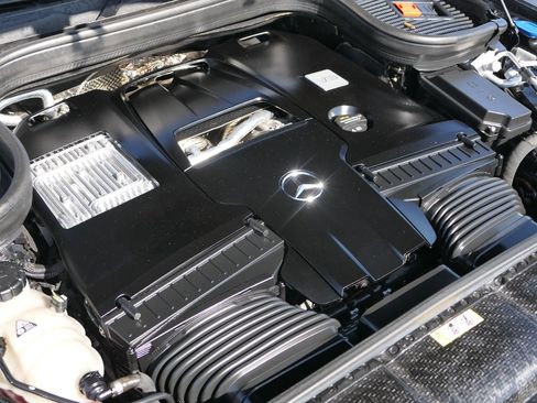 Used 2024 Mercedes-Benz GLS 580 4MATIC image 35