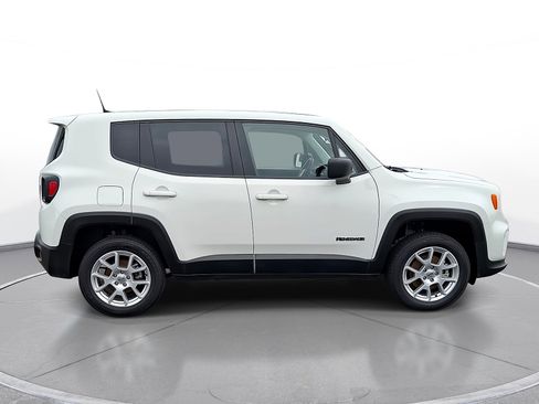 Used 2023 Jeep Renegade Latitude AWD/4WD image 9