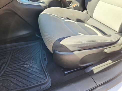 Used 2014 Chevrolet Cruze LS FWD image 16