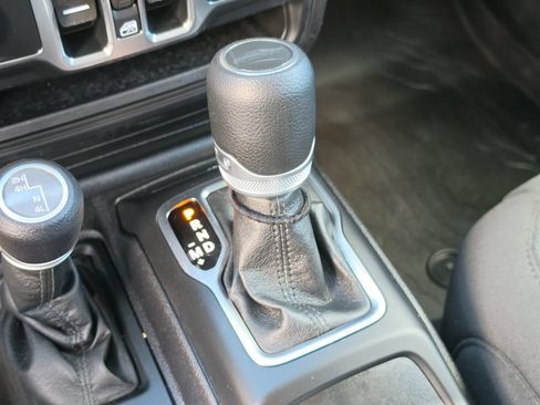 Used 2021 Jeep Gladiator Sport AWD/4WD image 24