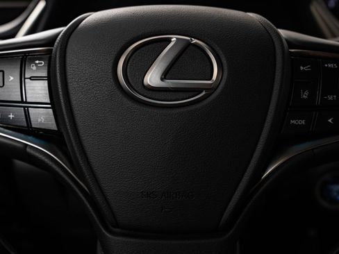 Certified 2020 Lexus ES 300h Ultra Luxury w/ Accessory Package FWD image 31