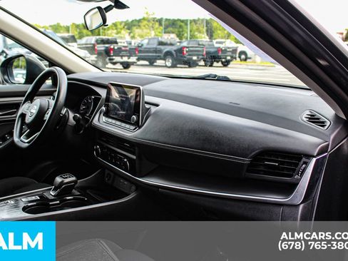 Used 2024 Nissan Rogue S FWD image 23