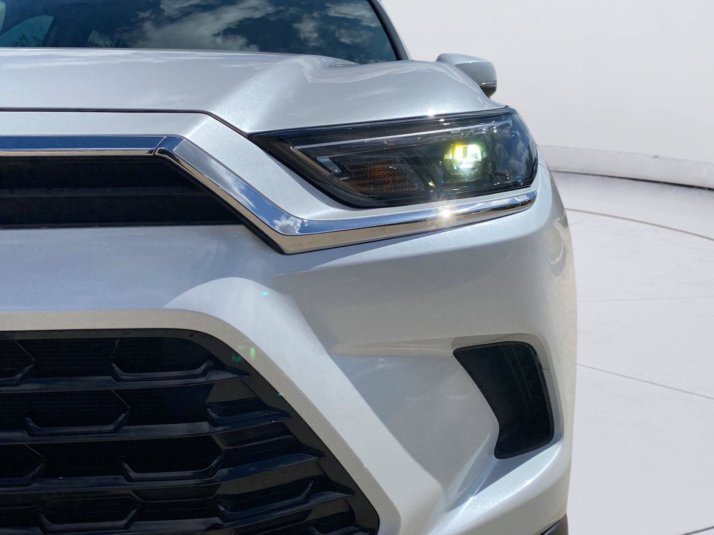 Used 2024 Toyota Grand Highlander AWD image 11