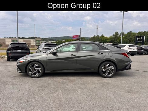 Used 2024 Hyundai Elantra SEL w/ Convenience Package FWD image 4