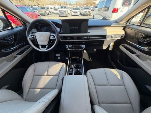 New 2026 Lincoln Corsair Premiere image 10