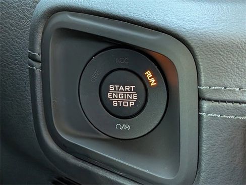 New 2025 Jeep Gladiator Sport image 29