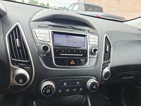 Used 2010 Hyundai Tucson GLS w/ Popular Equipment Pkg 2 FWD image 23