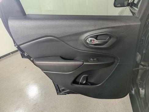 Used 2022 Jeep Cherokee Trailhawk image 21