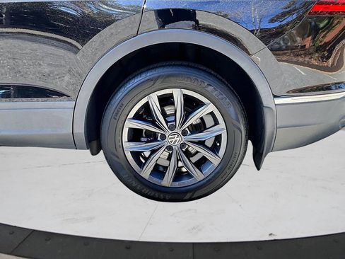 Used 2022 Volkswagen Tiguan SE w/ Panoramic Sunroof Package FWD image 34
