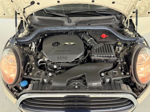 Used 2017 MINI Cooper 4-Door Hardtop image 32