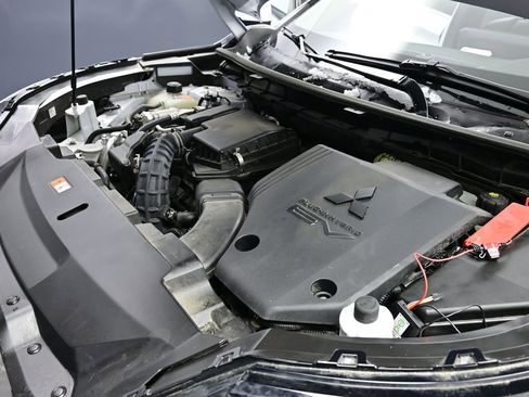 Used 2024 Mitsubishi Outlander SE image 21