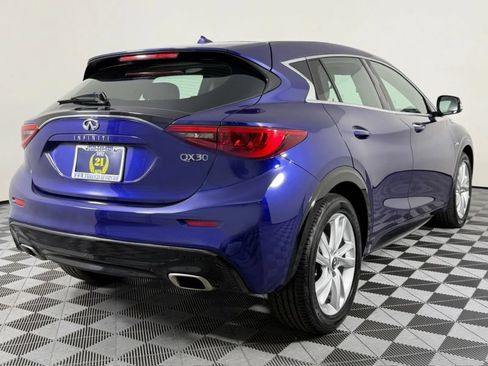 Used 2017 INFINITI QX30 FWD image 8