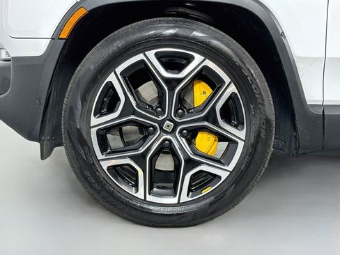 Used 2024 Rivian R1S Adventure AWD/4WD image 9