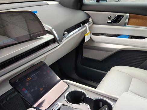 New 2026 Cadillac Vistiq Sport w/ LPO, Floor Liner Package image 23