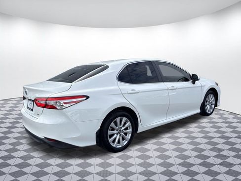 Used 2018 Toyota Camry LE image 7
