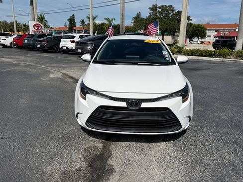 Used 2024 Toyota Corolla LE w/ LE Convenience Package FWD image 2