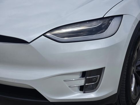 Used 2018 Tesla Model X 75D AWD/4WD image 28