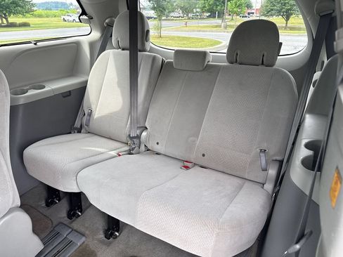 Used 2013 Toyota Sienna LE FWD image 11