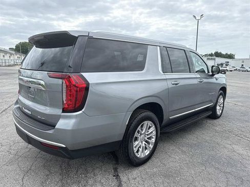 Used 2023 GMC Yukon XL SLT AWD/4WD image 4