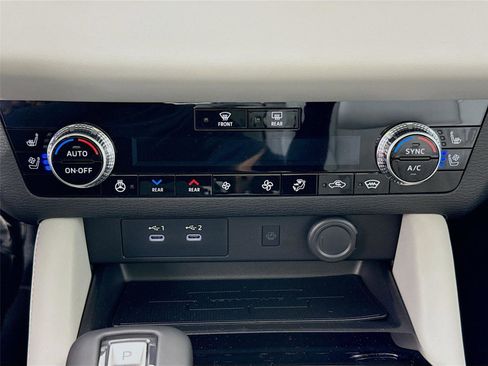 New 2025 Mitsubishi Outlander SEL image 16