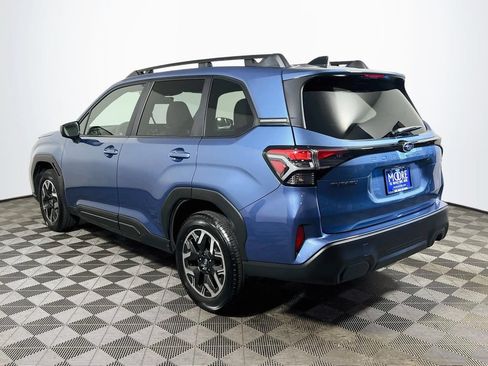 Used 2025 Subaru Forester Premium AWD/4WD image 5