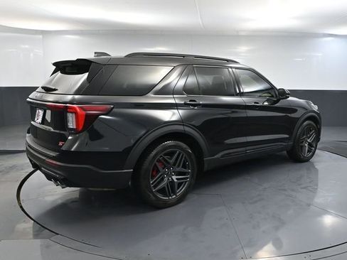 Used 2025 Ford Explorer ST image 5