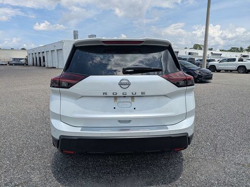 Used 2025 Nissan Rogue SV FWD image 4