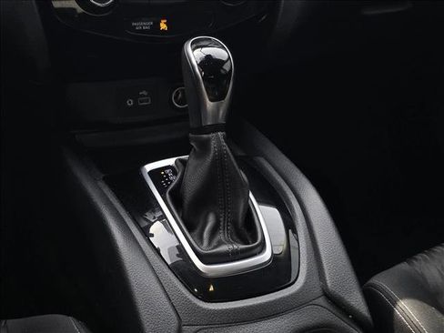 Used 2019 Nissan Rogue SV FWD image 20