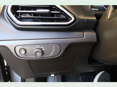 Used 2022 Chevrolet Bolt EUV LT image 13