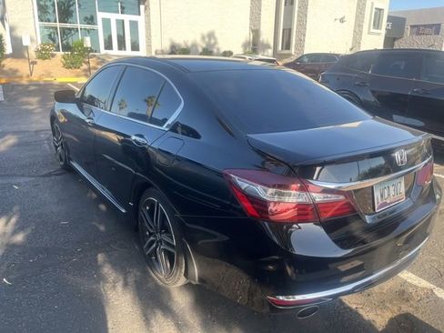 Used 2017 Honda Accord Sport Special Edition image 6