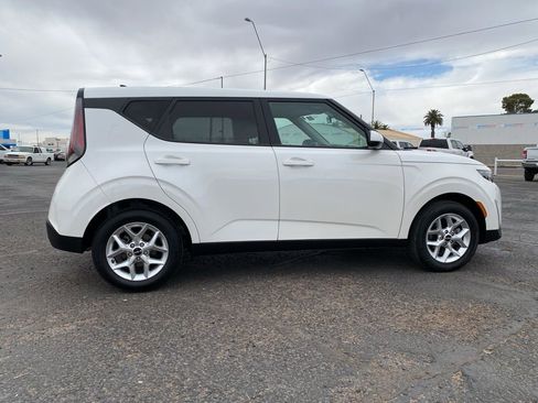 Used 2025 Kia Soul LX w/ LX Technology Package image 5