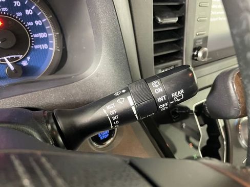 Used 2018 Toyota Sienna XLE image 11