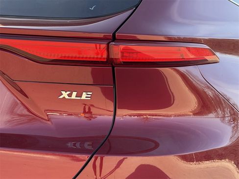 Used 2024 Toyota Venza XLE image 7