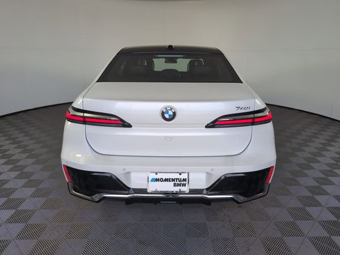 Used 2025 BMW 740i w/ Premium Package image 8