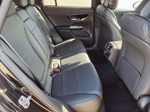 Used 2025 Mercedes-Benz GLC 300 image 19